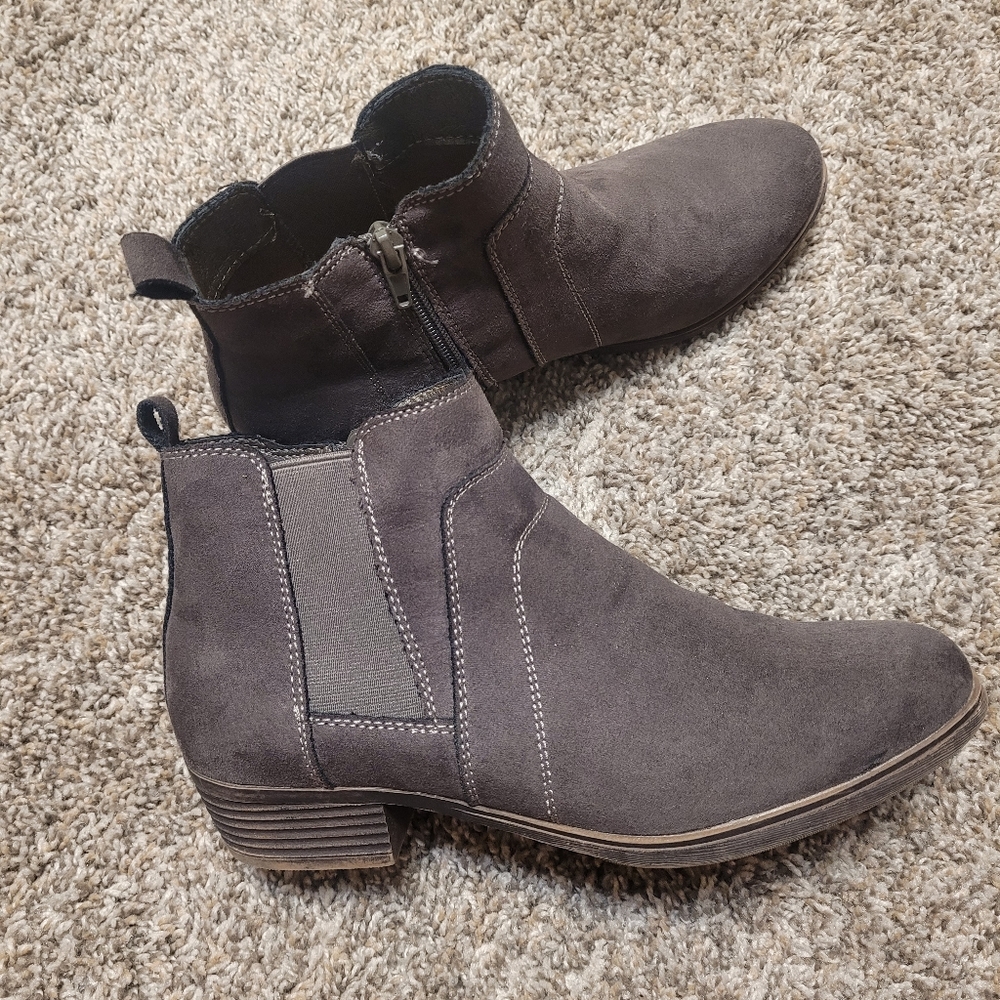 Size 8M Women's Booties
